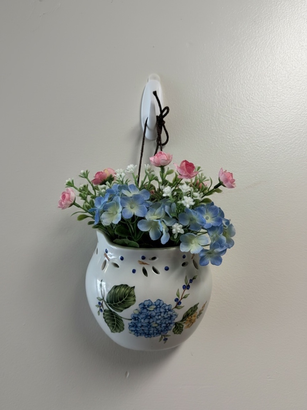 Vintage Floral Ceramic Wall Pocket (Flowers not included)
